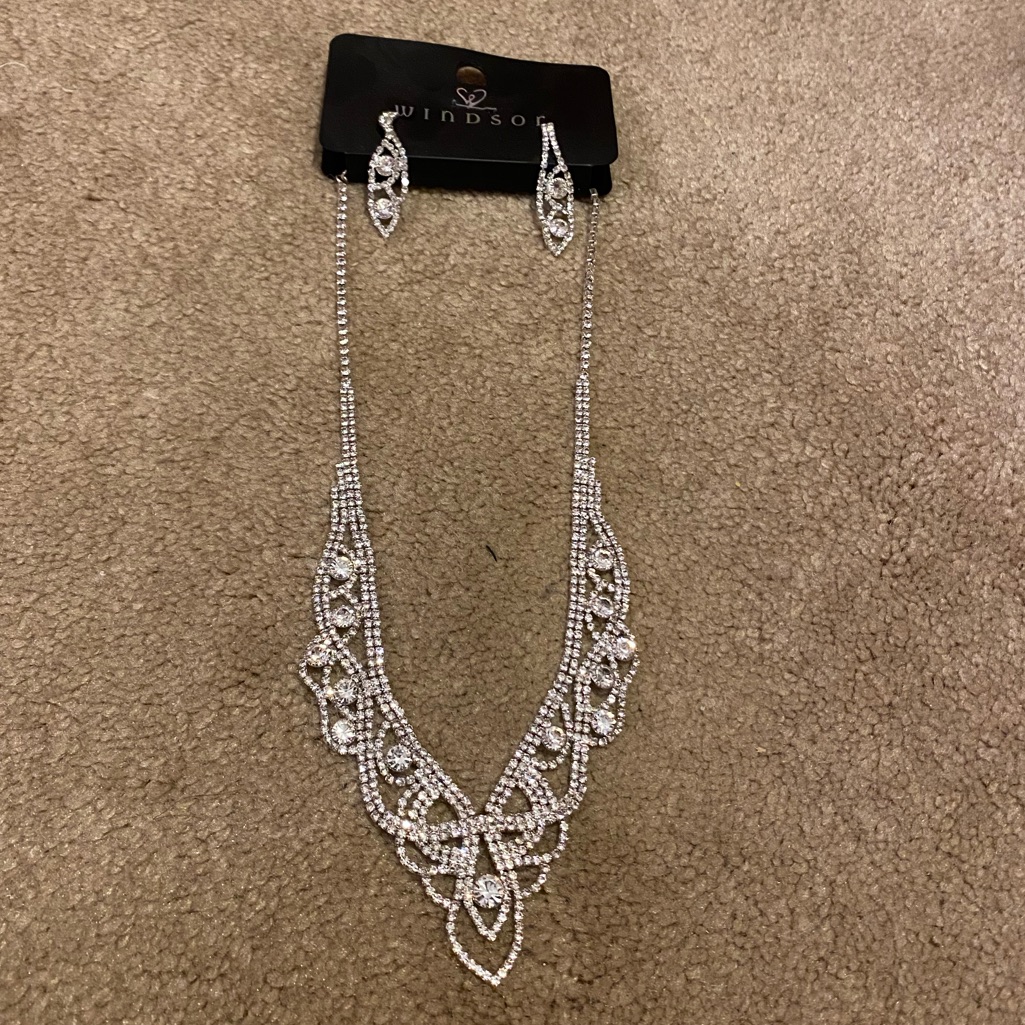 Windsor Necklace And Earring Set 12$